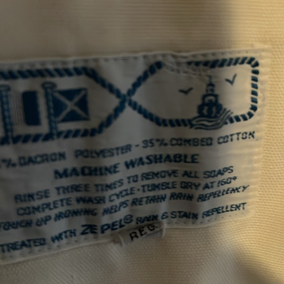 This size 8 trench coat is in good condition. - Picture 3 of 3